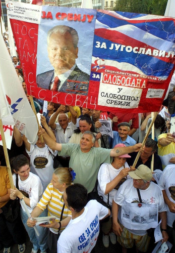 YUGOSLAVIA - MILOSEVIC'S SUPPORTERS  