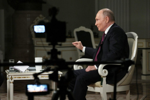 Putin i  Karlson intervju, EPA, 9.2.2024.